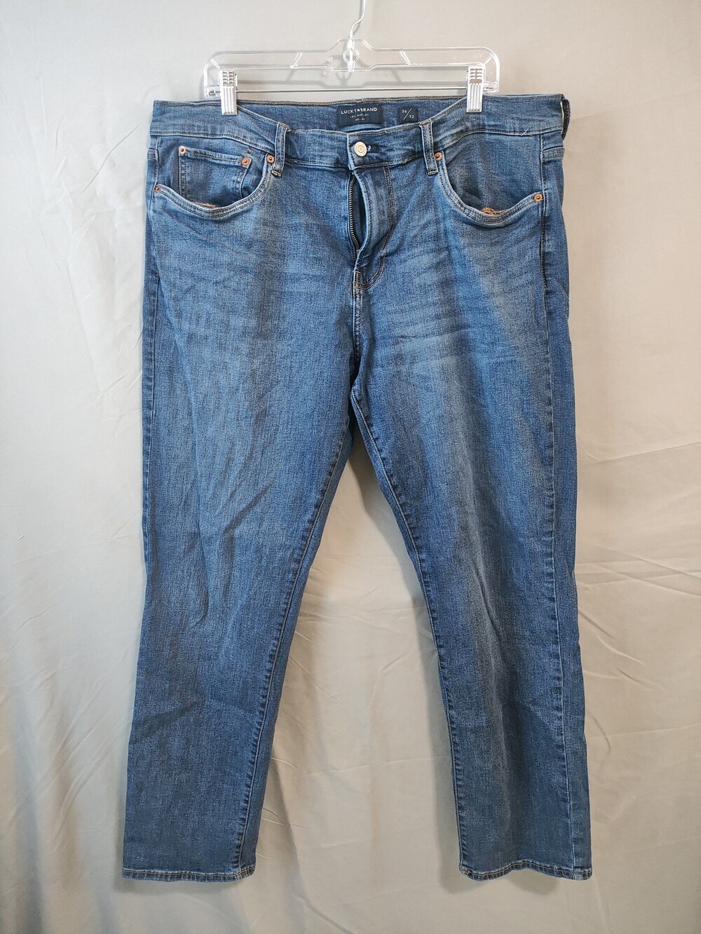 Lucky Brand 221 Straight Jeans Mens 38x32 Blue Denim Classic Five Pocket Zip Fly